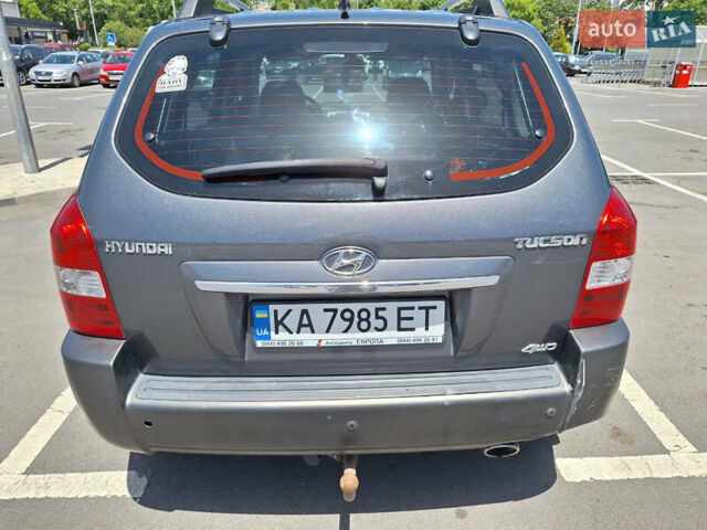 Серый Хендай Туксон, объемом двигателя 1.98 л и пробегом 228 тыс. км за 8700 $, фото 7 на Automoto.ua