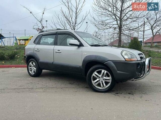Серый Хендай Туксон, объемом двигателя 1.99 л и пробегом 132 тыс. км за 10000 $, фото 20 на Automoto.ua