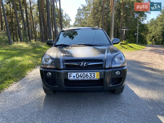 Серый Хендай Туксон, объемом двигателя 2 л и пробегом 215 тыс. км за 9900 $, фото 41 на Automoto.ua