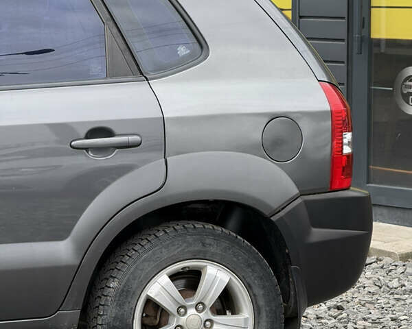 Хендай Туксон 2009 в Стрые на Automoto.ua Серый Хендай Туксон, объемом двигателя 2 л и пробегом 238 тыс. км за 7300 $, фото 12 на Automoto.ua