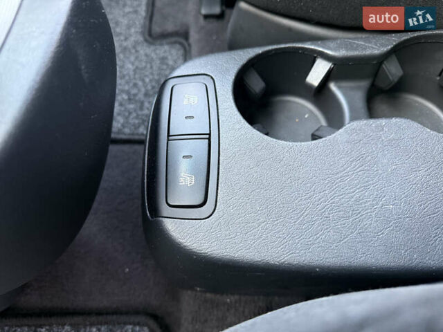 Серый Хендай Туксон, объемом двигателя 2 л и пробегом 202 тыс. км за 10000 $, фото 24 на Automoto.ua