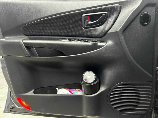 Сірий Хендай Туксон, об'ємом двигуна 2.7 л та пробігом 165 тис. км за 10000 $, фото 7 на Automoto.ua