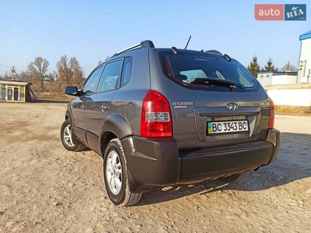 Серый Хендай Туксон, объемом двигателя 1.98 л и пробегом 250 тыс. км за 6999 $, фото 8 на Automoto.ua