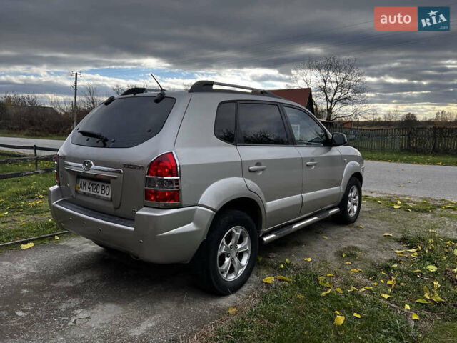 Серый Хендай Туксон, объемом двигателя 1.98 л и пробегом 274 тыс. км за 7700 $, фото 7 на Automoto.ua