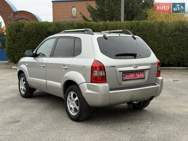 Серый Хендай Туксон, объемом двигателя 2 л и пробегом 195 тыс. км за 9950 $, фото 4 на Automoto.ua