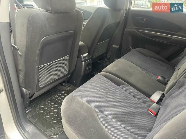 Серый Хендай Туксон, объемом двигателя 2 л и пробегом 158 тыс. км за 9600 $, фото 10 на Automoto.ua