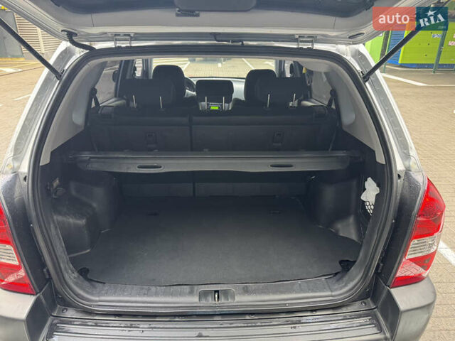 Сірий Хендай Туксон, об'ємом двигуна 2 л та пробігом 124 тис. км за 8900 $, фото 13 на Automoto.ua