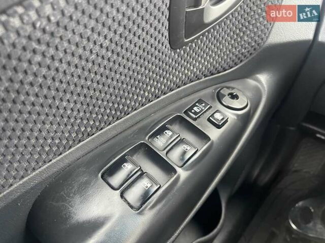 Серый Хендай Туксон, объемом двигателя 2 л и пробегом 158 тыс. км за 9600 $, фото 17 на Automoto.ua