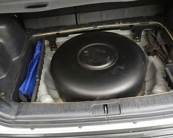 Серый Хендай Туксон, объемом двигателя 2 л и пробегом 228 тыс. км за 8200 $, фото 12 на Automoto.ua