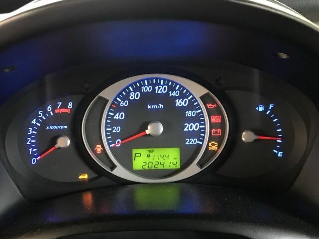 Серый Хендай Туксон, объемом двигателя 2.7 л и пробегом 215 тыс. км за 7900 $, фото 7 на Automoto.ua