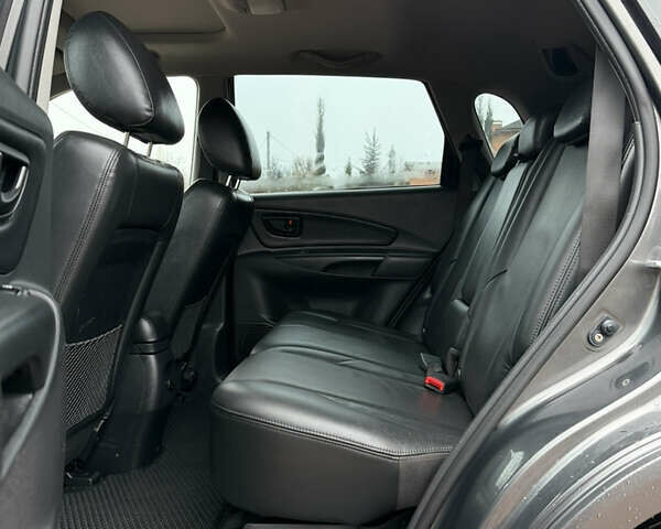 Серый Хендай Туксон, объемом двигателя 2 л и пробегом 86 тыс. км за 9800 $, фото 33 на Automoto.ua