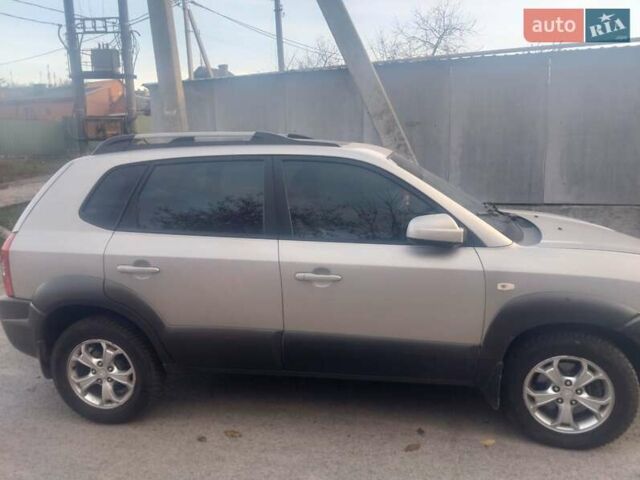 Сірий Хендай Туксон, об'ємом двигуна 1.98 л та пробігом 84 тис. км за 9200 $, фото 1 на Automoto.ua