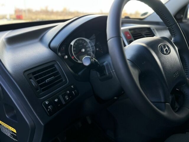 Сірий Хендай Туксон, об'ємом двигуна 2 л та пробігом 166 тис. км за 8950 $, фото 14 на Automoto.ua