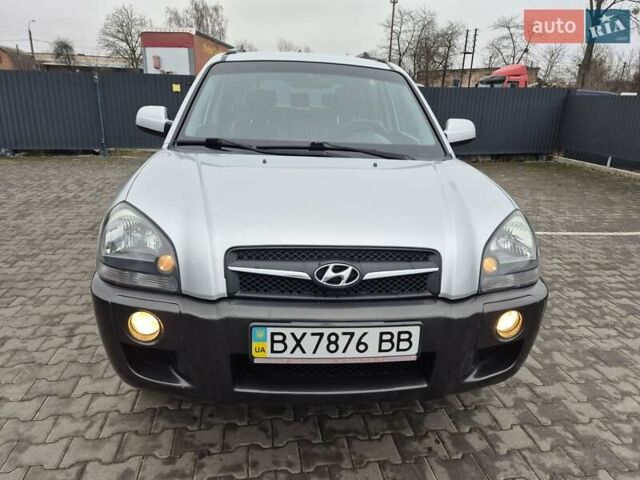 Серый Хендай Туксон, объемом двигателя 1.98 л и пробегом 189 тыс. км за 8300 $, фото 31 на Automoto.ua