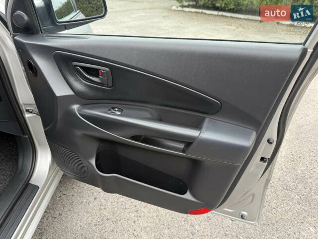 Серый Хендай Туксон, объемом двигателя 2 л и пробегом 195 тыс. км за 9950 $, фото 10 на Automoto.ua