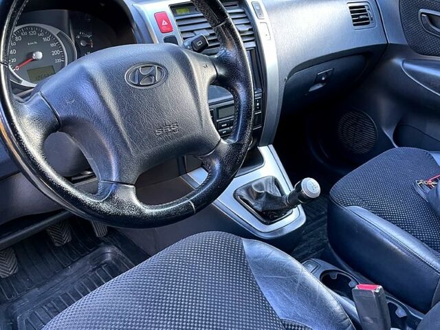 Серый Хендай Туксон, объемом двигателя 2 л и пробегом 130 тыс. км за 8700 $, фото 4 на Automoto.ua