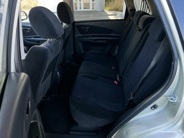 Сірий Хендай Туксон, об'ємом двигуна 2 л та пробігом 166 тис. км за 8950 $, фото 16 на Automoto.ua