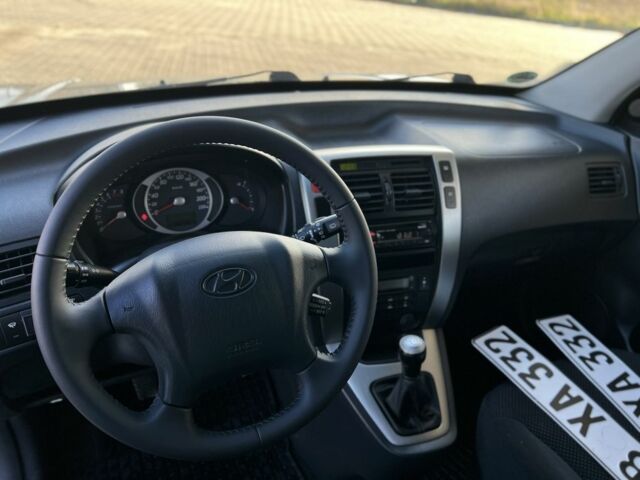 Сірий Хендай Туксон, об'ємом двигуна 2 л та пробігом 166 тис. км за 8950 $, фото 13 на Automoto.ua