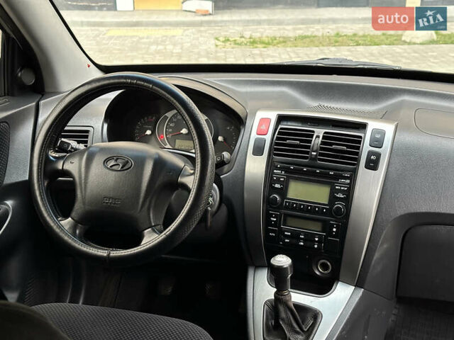 Сірий Хендай Туксон, об'ємом двигуна 1.98 л та пробігом 227 тис. км за 7800 $, фото 27 на Automoto.ua