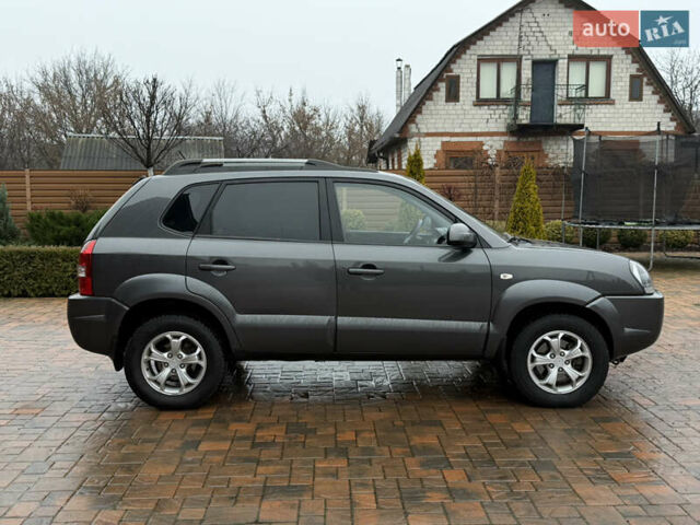 Серый Хендай Туксон, объемом двигателя 2 л и пробегом 86 тыс. км за 9800 $, фото 5 на Automoto.ua