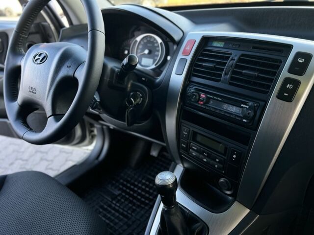 Сірий Хендай Туксон, об'ємом двигуна 2 л та пробігом 166 тис. км за 8950 $, фото 20 на Automoto.ua