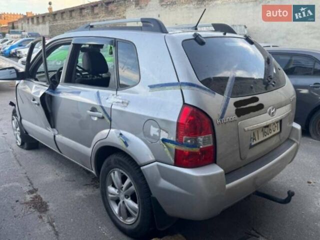 Серый Хендай Туксон, объемом двигателя 1.98 л и пробегом 100 тыс. км за 1947 $, фото 1 на Automoto.ua