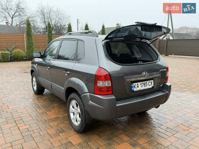 Серый Хендай Туксон, объемом двигателя 2 л и пробегом 86 тыс. км за 9800 $, фото 25 на Automoto.ua