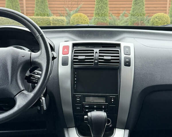 Серый Хендай Туксон, объемом двигателя 2 л и пробегом 86 тыс. км за 9800 $, фото 39 на Automoto.ua