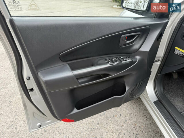 Серый Хендай Туксон, объемом двигателя 2 л и пробегом 195 тыс. км за 9950 $, фото 6 на Automoto.ua