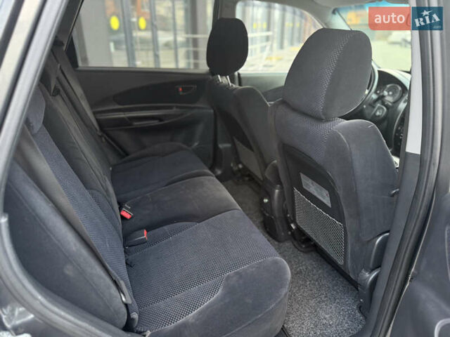 Серый Хендай Туксон, объемом двигателя 2 л и пробегом 202 тыс. км за 10000 $, фото 30 на Automoto.ua