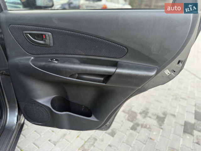 Серый Хендай Туксон, объемом двигателя 2 л и пробегом 202 тыс. км за 10000 $, фото 31 на Automoto.ua