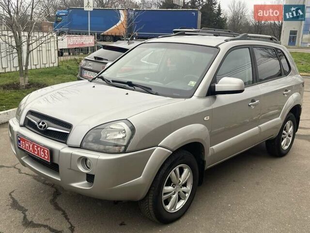 Серый Хендай Туксон, объемом двигателя 2 л и пробегом 158 тыс. км за 9600 $, фото 3 на Automoto.ua