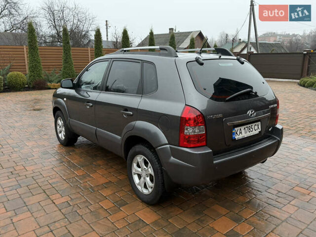 Серый Хендай Туксон, объемом двигателя 2 л и пробегом 86 тыс. км за 9800 $, фото 7 на Automoto.ua