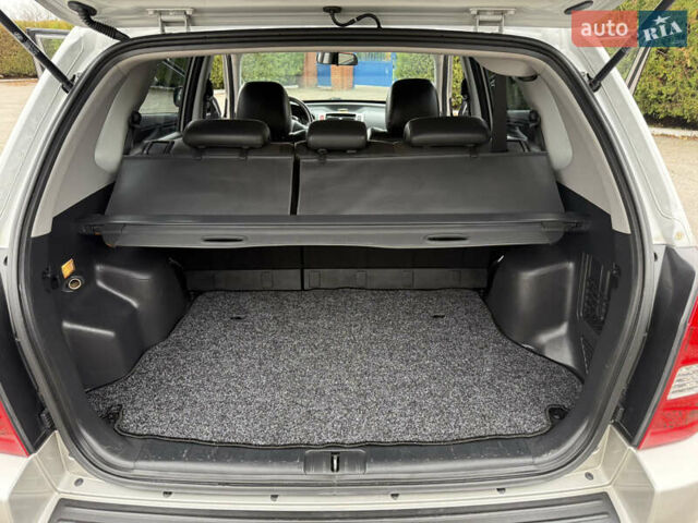 Серый Хендай Туксон, объемом двигателя 2 л и пробегом 195 тыс. км за 9950 $, фото 14 на Automoto.ua