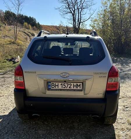 Серый Хендай Туксон, объемом двигателя 2.66 л и пробегом 159 тыс. км за 9999 $, фото 5 на Automoto.ua