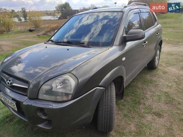 Хендай Туксон 2009 в Запорожье на Automoto.ua Серый Хендай Туксон, объемом двигателя 1.98 л и пробегом 211 тыс. км за 8300 $, фото 1 на Automoto.ua