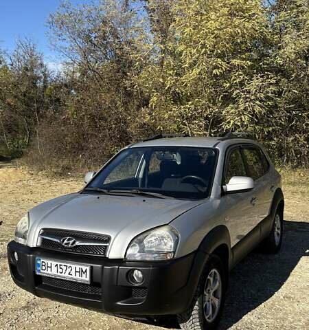 Серый Хендай Туксон, объемом двигателя 2.66 л и пробегом 159 тыс. км за 9999 $, фото 3 на Automoto.ua