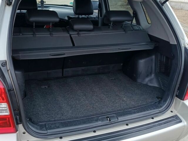 Серый Хендай Туксон, объемом двигателя 2 л и пробегом 200 тыс. км за 9200 $, фото 7 на Automoto.ua