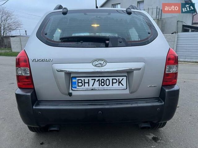Серый Хендай Туксон, объемом двигателя 1.99 л и пробегом 132 тыс. км за 10000 $, фото 21 на Automoto.ua