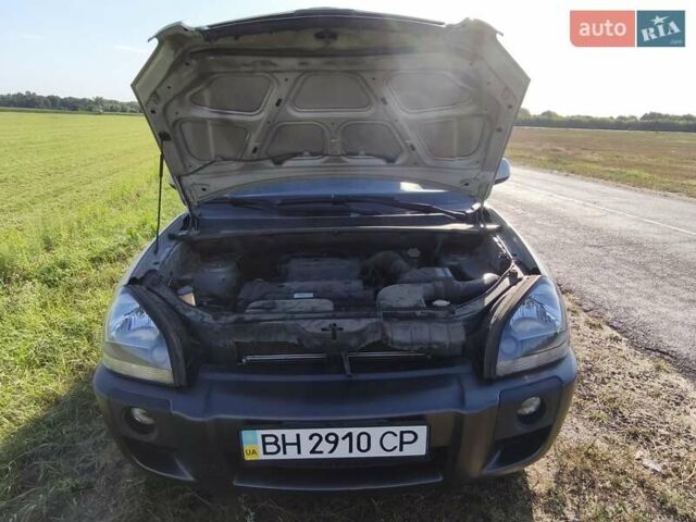 Серый Хендай Туксон, объемом двигателя 1.98 л и пробегом 119 тыс. км за 9988 $, фото 10 на Automoto.ua
