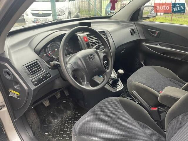 Серый Хендай Туксон, объемом двигателя 2 л и пробегом 158 тыс. км за 9600 $, фото 14 на Automoto.ua