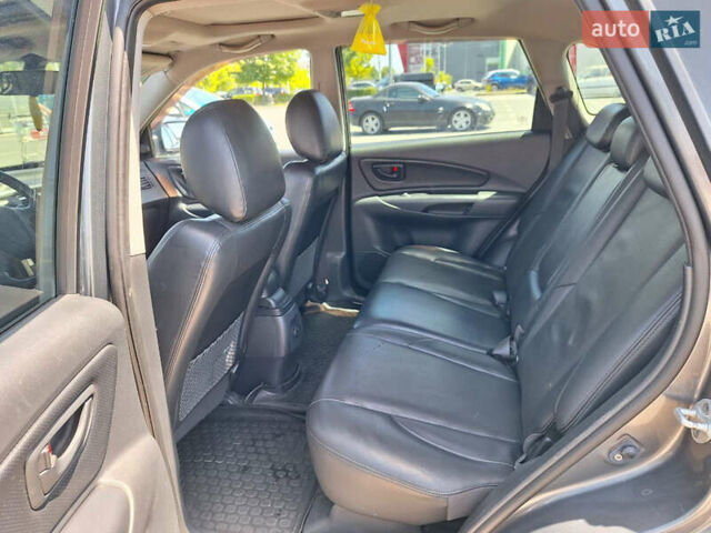 Серый Хендай Туксон, объемом двигателя 1.98 л и пробегом 228 тыс. км за 8700 $, фото 13 на Automoto.ua