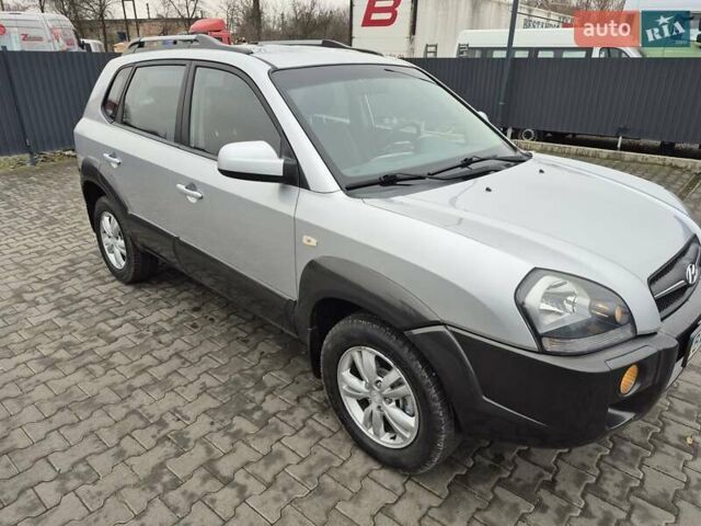 Серый Хендай Туксон, объемом двигателя 1.98 л и пробегом 189 тыс. км за 8300 $, фото 10 на Automoto.ua