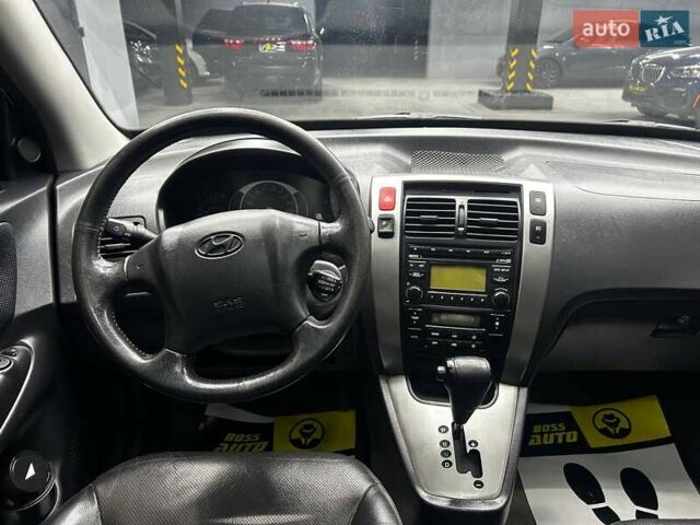 Сірий Хендай Туксон, об'ємом двигуна 2.66 л та пробігом 165 тис. км за 10000 $, фото 14 на Automoto.ua