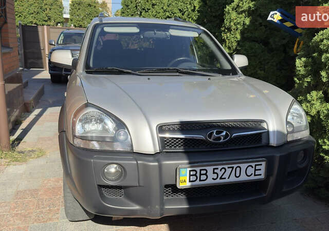 Серый Хендай Туксон, объемом двигателя 2 л и пробегом 162 тыс. км за 8900 $, фото 8 на Automoto.ua