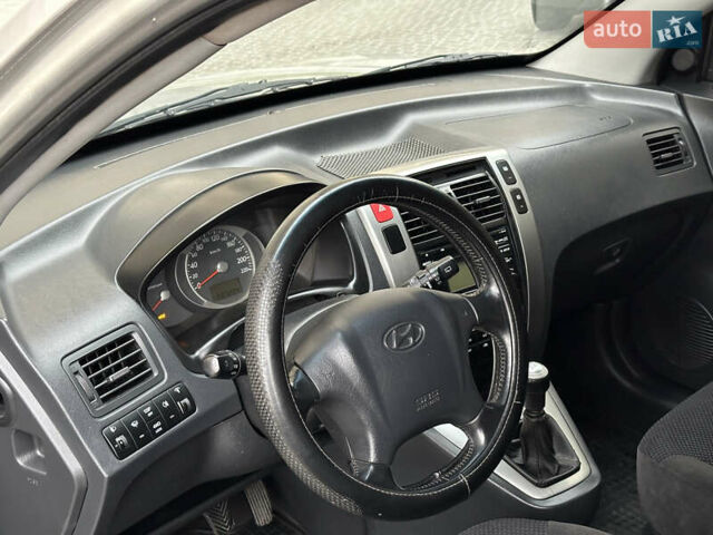 Сірий Хендай Туксон, об'ємом двигуна 1.98 л та пробігом 227 тис. км за 7800 $, фото 17 на Automoto.ua