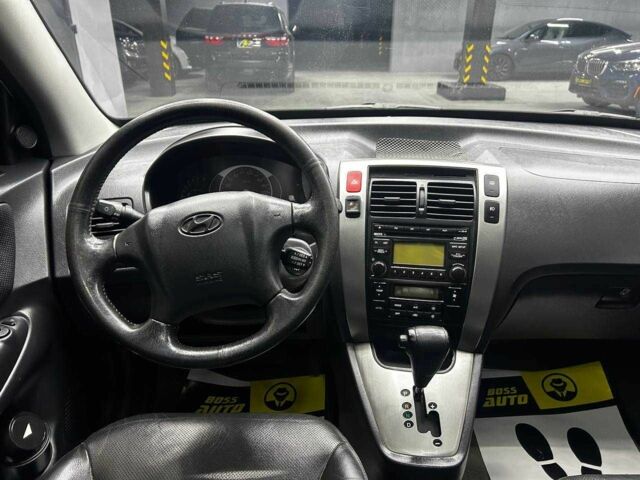 Сірий Хендай Туксон, об'ємом двигуна 2.7 л та пробігом 165 тис. км за 10000 $, фото 14 на Automoto.ua