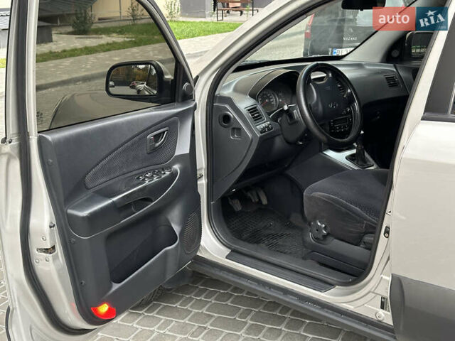 Сірий Хендай Туксон, об'ємом двигуна 1.98 л та пробігом 227 тис. км за 7800 $, фото 14 на Automoto.ua