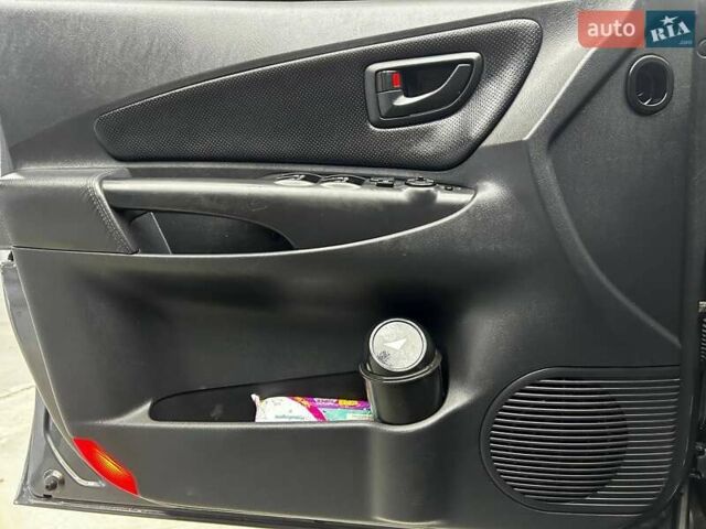 Сірий Хендай Туксон, об'ємом двигуна 2.66 л та пробігом 165 тис. км за 10000 $, фото 7 на Automoto.ua