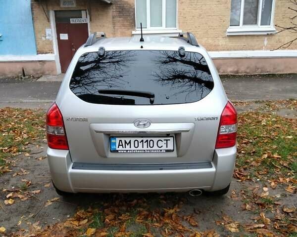 Сірий Хендай Туксон, об'ємом двигуна 2 л та пробігом 225 тис. км за 8700 $, фото 9 на Automoto.ua
